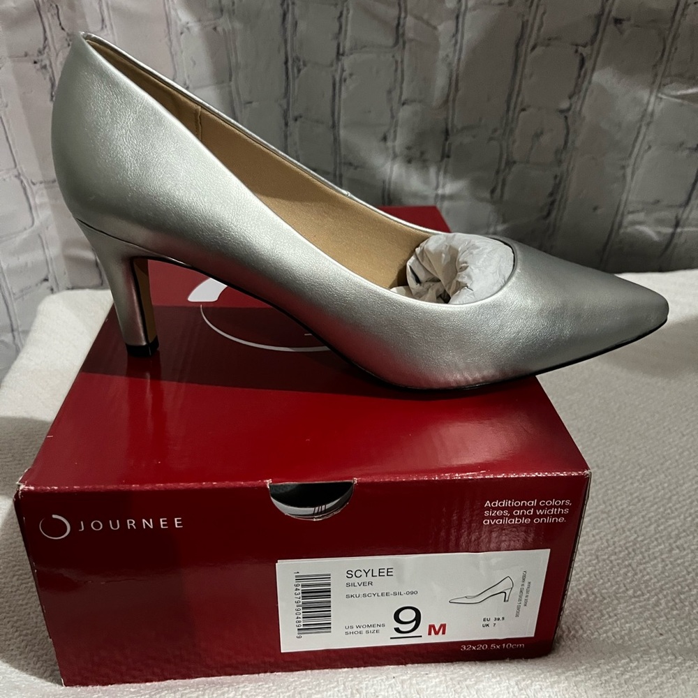 Journee Collection Metallic Silver Heels